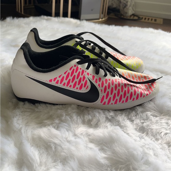 Nike Soccer Cleats Size 6Y / 7.5W - Picture 2 of 4